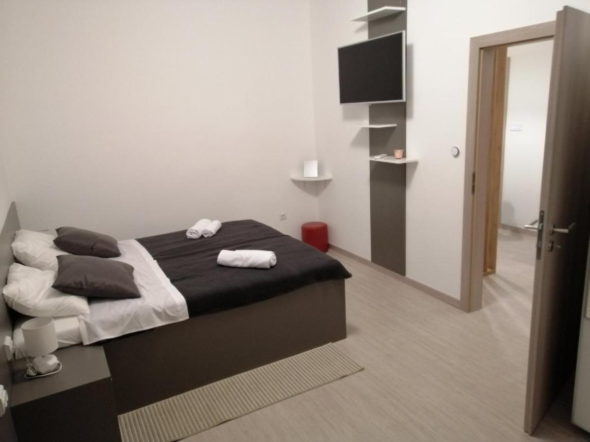 Evita Apartment คาร์โลวัตส์ ภายนอก รูปภาพ