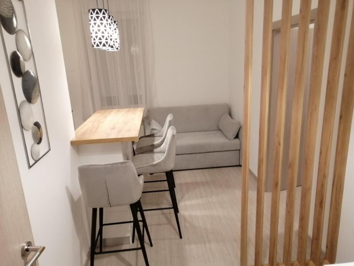 Evita Apartment คาร์โลวัตส์ ภายนอก รูปภาพ