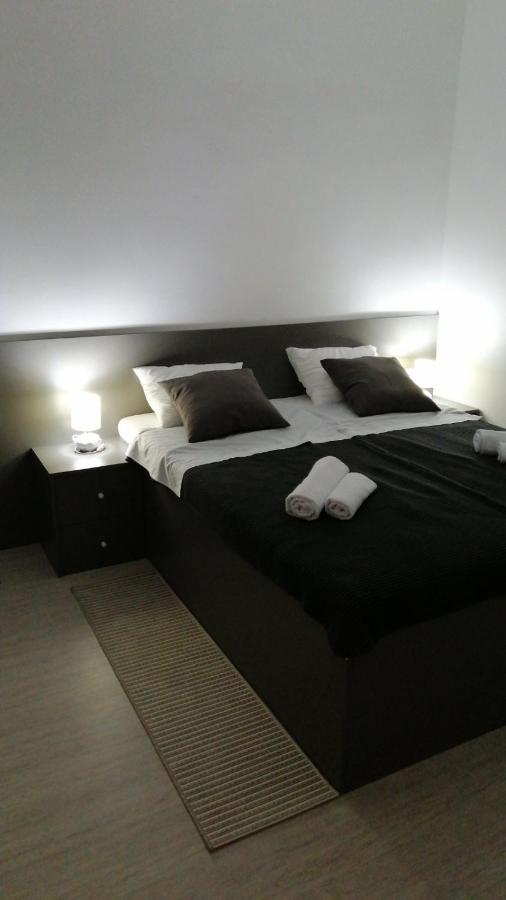 Evita Apartment คาร์โลวัตส์ ภายนอก รูปภาพ